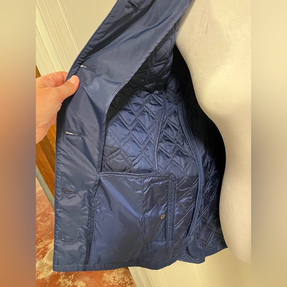 Lands End navy quilted jacket. Size M like new smoke free home - Picture 4 of 5